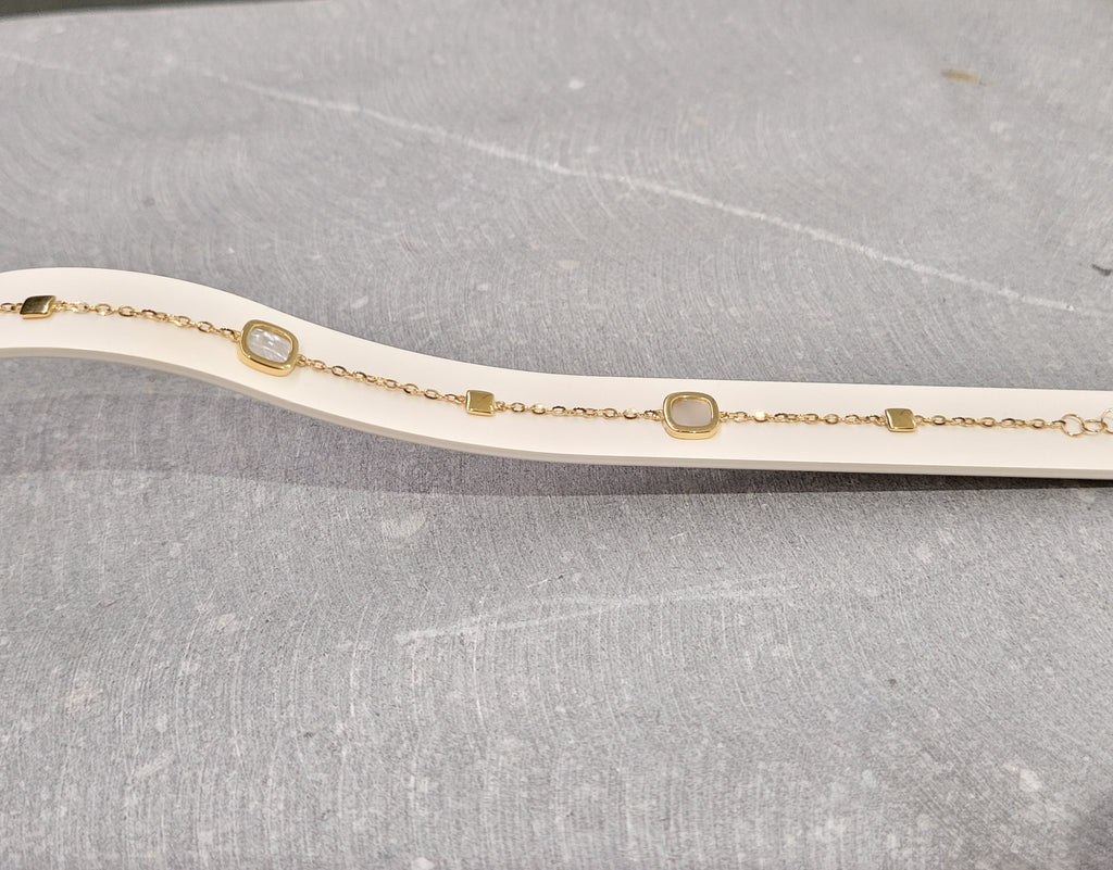 Bracelet en or jaune 18ct et nacre 345-21