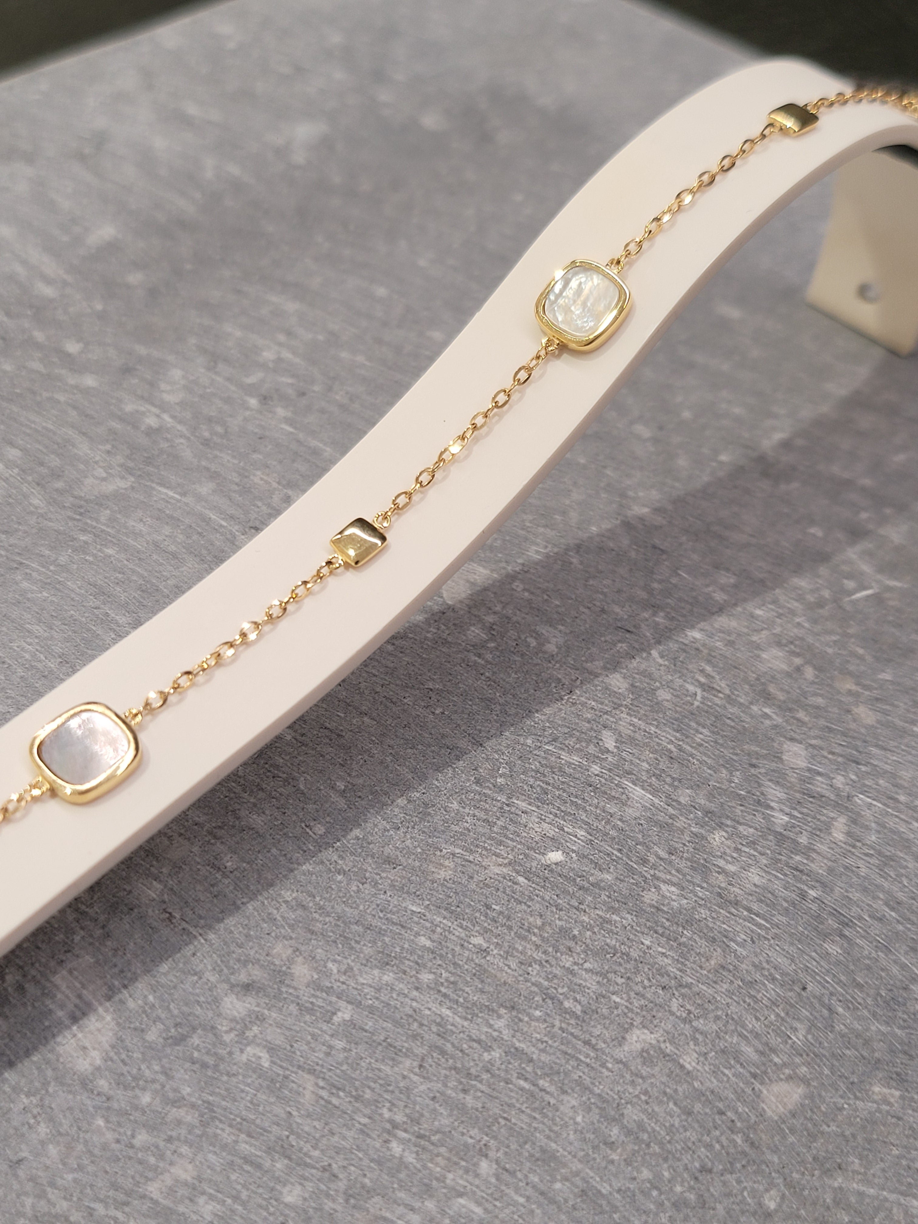 Bracelet en or jaune 18ct et nacre 345-21