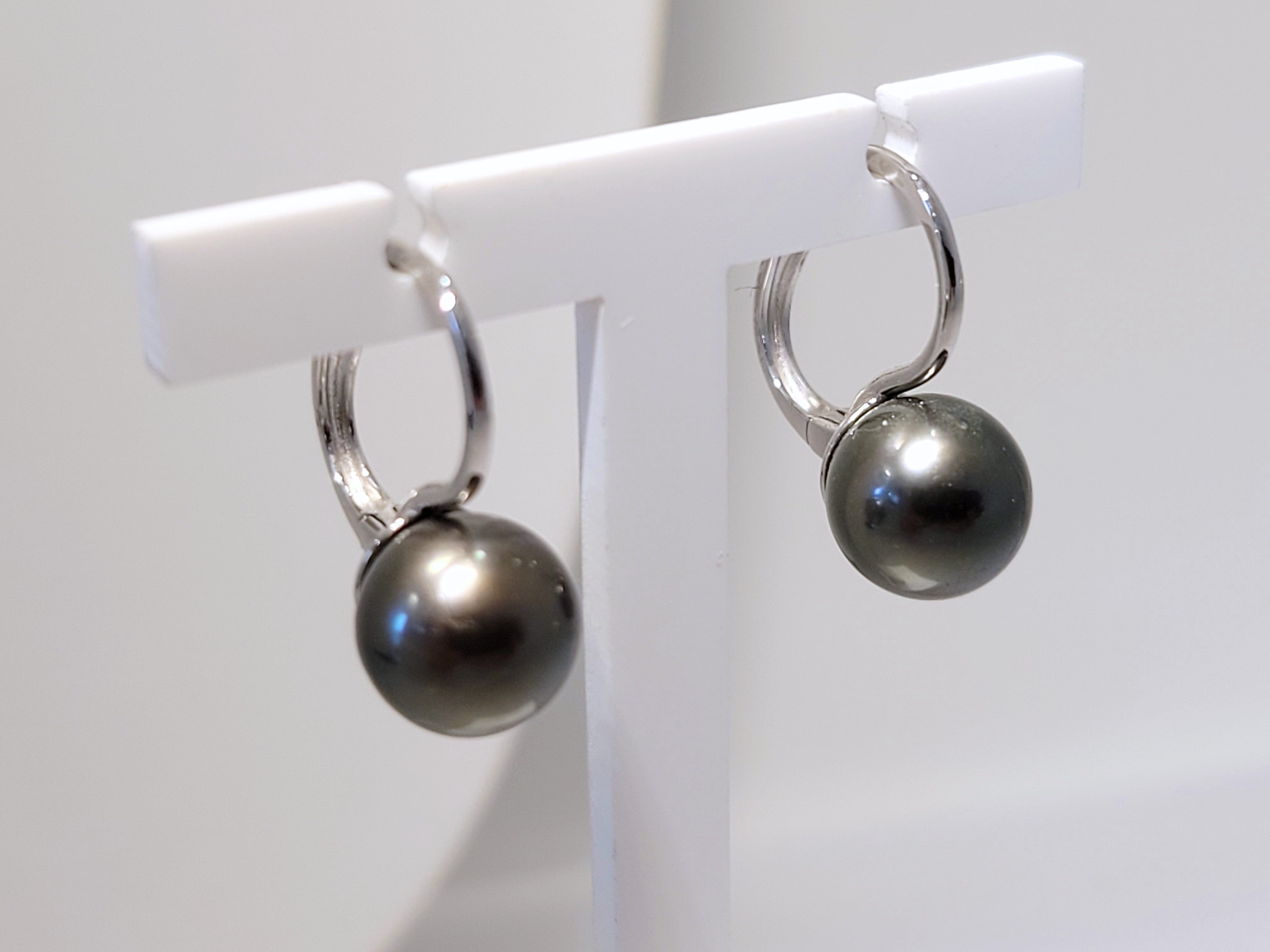 Boucles d'oreilles en or blanc 18ct et perles de Tahiti 383-70