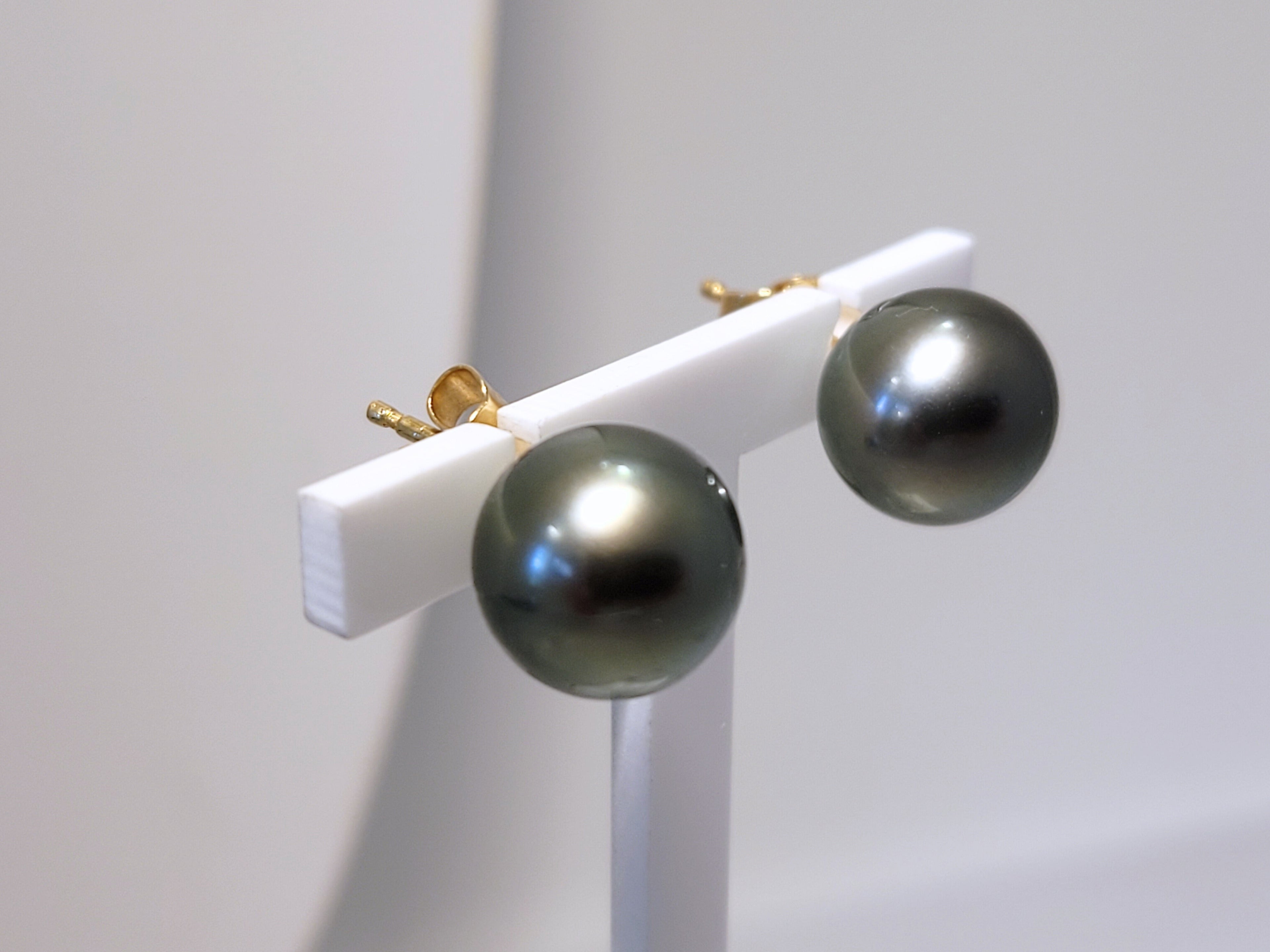 Boucles d'oreilles en or jaune 18ct et perles de Tahiti 384-287