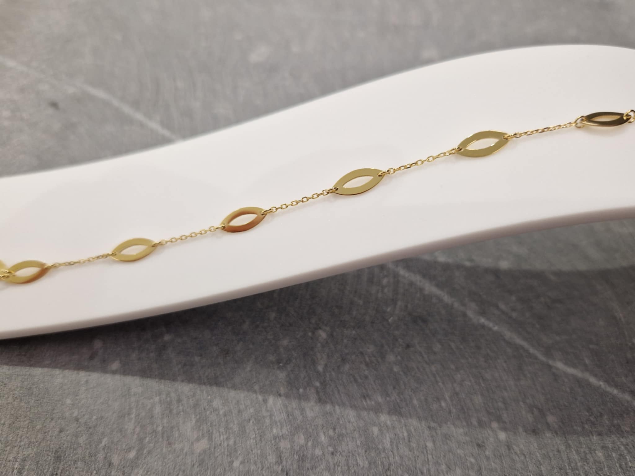Bracelet en or jaune 9ct et 7 navettes 10x4 440-52