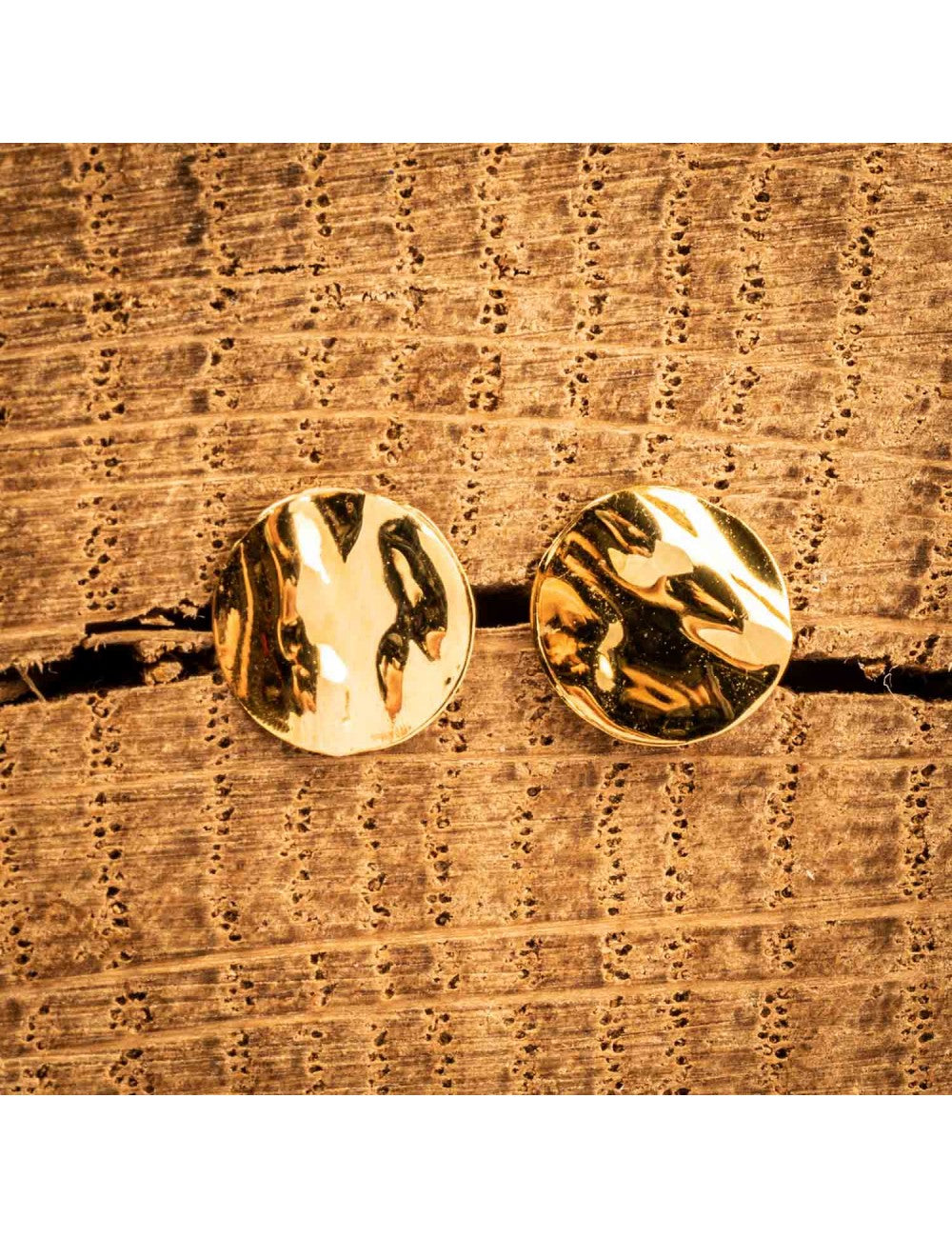 Boucles pastilles froissées en or jaune 9ct (grand modèle) 484-151