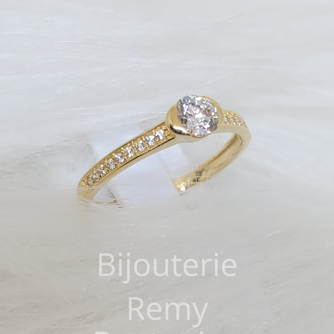 Solitaire accompanied by 18CT two-tone gold and 314-18 zirconium