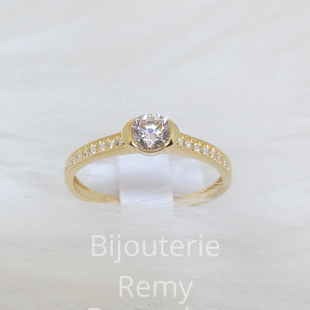 Solitaire accompanied by 18CT two-tone gold and 314-18 zirconium