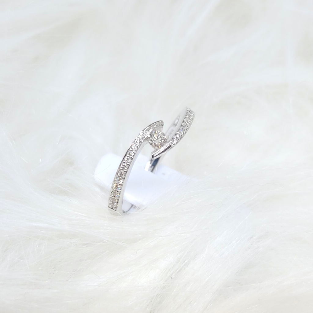 Bague en or blanc et diamants 305-157