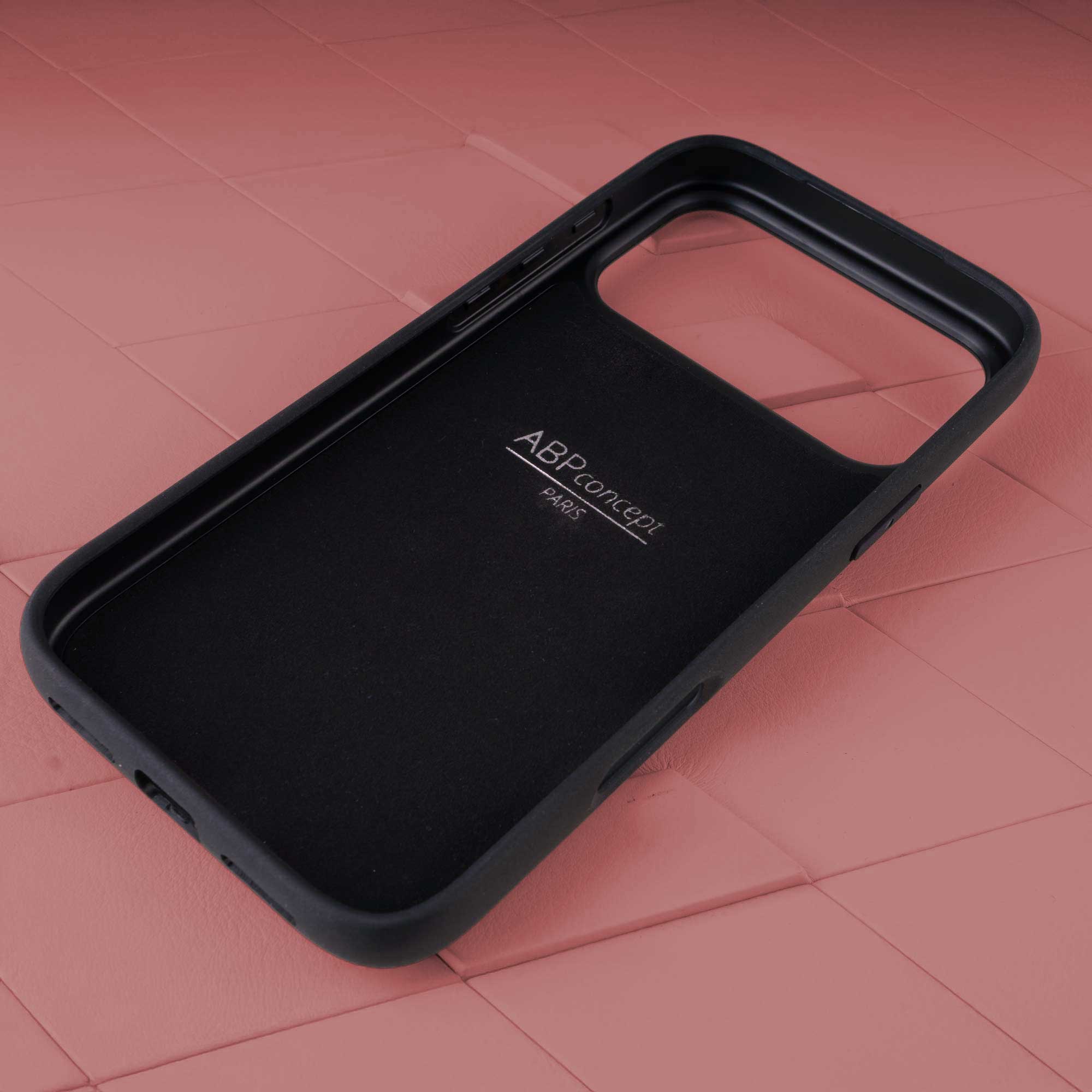 Coque cuir "sport" pour iPhone 17 Pro / Pro Max - Autruche