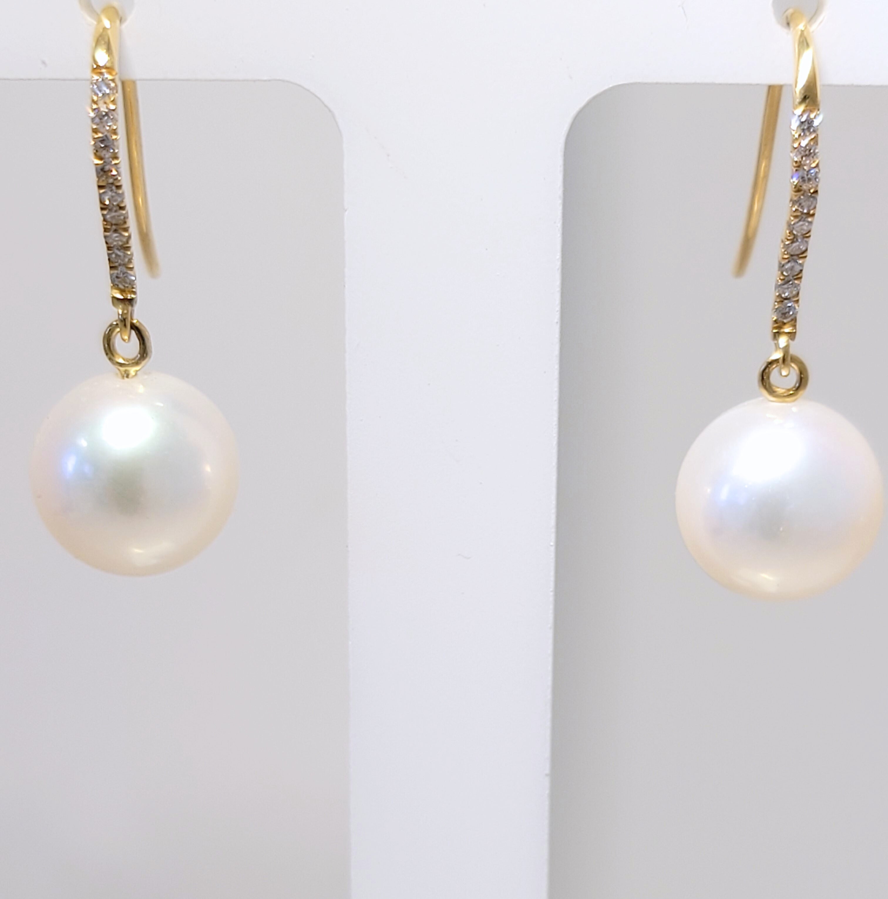 Boucles d'oreilles en or jaune 18ct et perles d'eau douce 382-157